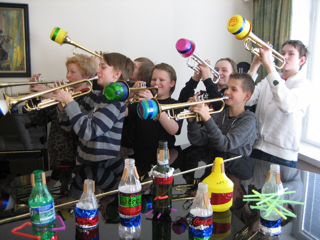 Trumpettikoplan "sääntömääräinen kevätkokous" sordiinopajassa 18.4.2009