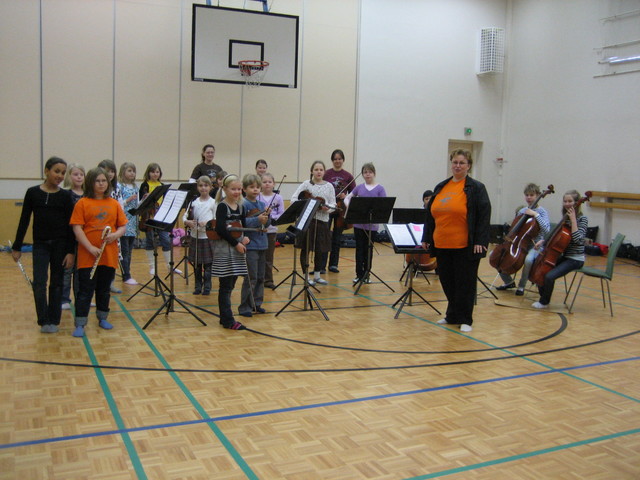 Koulukonserttikiertueella Suolahdessa maaliskuussa 2009