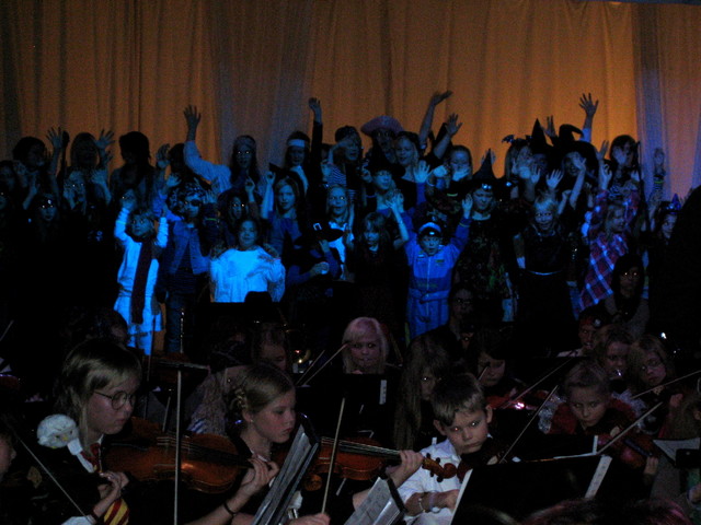 Tunnelma oli katossa musiikkiopiston elokuvamusiikin konsertissa Suolahtisalissa 13.11.2010