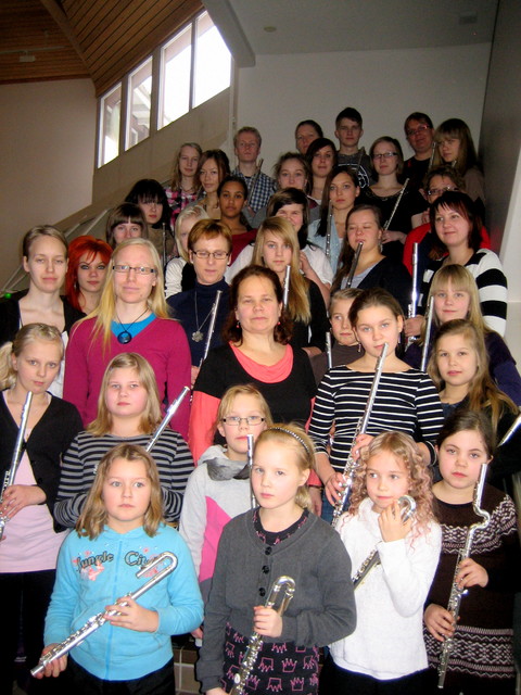 Musiikkiopiston entisiä ja nykyisiä huilisteja Tutti Flutti - huiluorkesterin tapaamisessa Äänekoskella 27.1.2012-28.1.2012