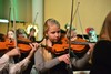Viuluvirtuoosi Iita Piilonen musiikkiopiston sinfonisen orkesterikokoonpanon "Suuria Tunteita" konsertissa la 22.11.2014