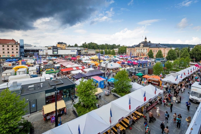 kansainvaliset_suurmarkkinat_2017_-_kuopion_kauppatorilla_-_kuva1__www.savonsanomat.fi__aake_roininen kansainvaliset_suurmarkkinat_2017_-_kuopion_kauppatorilla_-_kuva1__www.savonsanomat.fi__aake_roininen