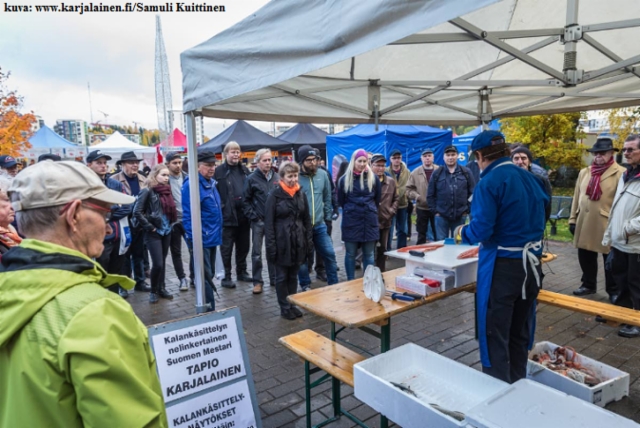kalamarkkinat_-_joensuu_2017_kuva3_www.karjalainen.fi_samuli_kuittinen kalamarkkinat_-_joensuu_2017_kuva3_www.karjalainen.fi_samuli_kuittinen