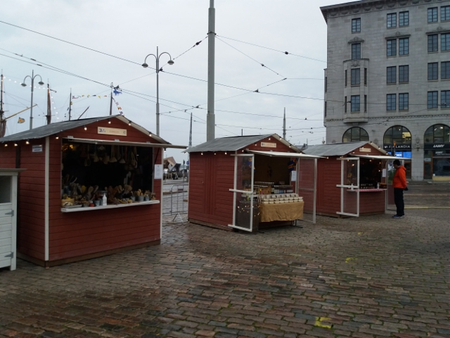 stadin_silakkamarkkinat__-_helsinki_2020_-_saaristolaistorin_myyntimokkeja_kuva1
