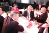Bridgestonen Tuomas Virén (oik.) keskustelussa SKALn toimitusjohtaja Iiro Lehtosen ja puheenjohtaja Ahti Myllyksen kanssa, 