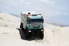 Iveco Trakker Evolution 2 -kuorma-autoilla ajettiin toiseksi ja kuudenneksi Dakar 2012 kilpailussa