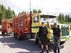 Scania 141 puutavarayhdistelmä ja kuskit.