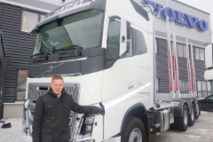 Tuotepäällikkö Juha-Matti Raatikainen esitteli Volvon vahvuutta puutavara-autoissa