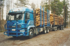 Iveco puutavara-autoja vuosien varrelta...
