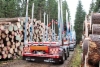 Metsäkuljetus Kranni Oy luottaa puunajossa ja John Deere metsäkoneiden kuljetuksessa suomalaiseen Sisuun