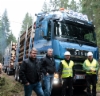 Metsäkuljetus Kranni Oy luottaa puunajossa ja John Deere metsäkoneiden kuljetuksessa suomalaiseen Sisuun