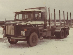 Veljekset Kannonlahden Scania oli kymmenen ensimmäisen alumiinivarustepaketilla varustetun puutavara-auton joukossa. Mentiin vuotta 1977.
