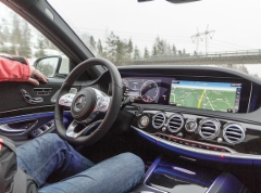 AMMATTILEHTI KOEAJAA: Mercedes-Benz S-sarja itseohjauksella - Kädet ilmaan!
