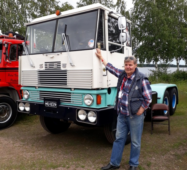 Ole Borgströmin entisöimä Sisu vuosimallia 1974 Riverside Truck Meetingissä Loviisassa 2019