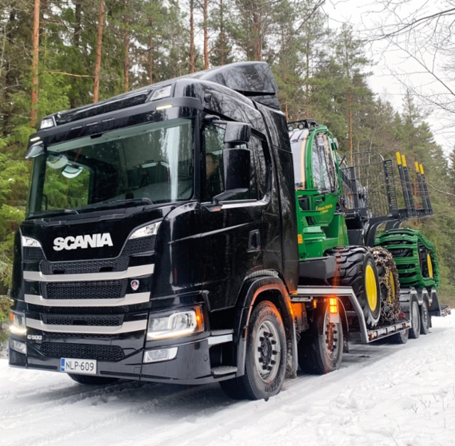 Viitanen Yhtiöt Oy valmisti ritilärakenteen uuteen Scania G 500 10x4 kuorma-autoon, mistä kaupat tehtiin Tampereen Scania-myyjä Kimmo Niemen kanssa. Pituutta autolla on 13,5 metriä ja kantavuutta 29.200 kg. 