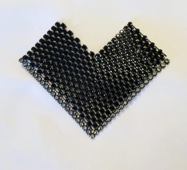 Nro 25 Lovi musta, yks rivinen kirkas laattojen p&auml;&auml;lle 70&euro;