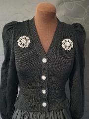 villatakki koko 30-50 musta kivikoristella hinta 135 euroa