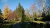 Aurinkoinen syyspäivä Nurmijärven hautausmaalla
