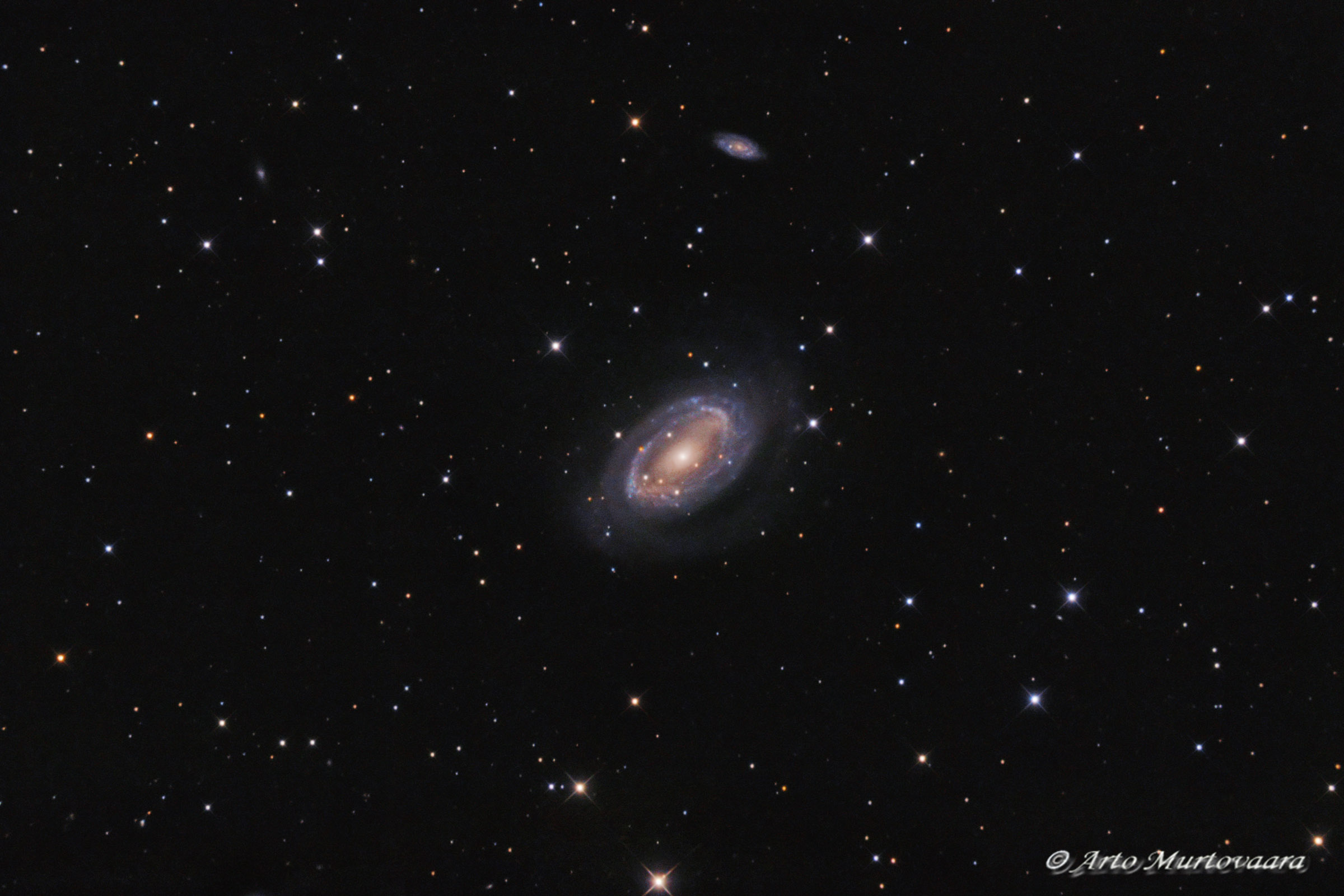 NGC4725