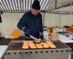 Jarmo paistoi maukkaita makkaroita