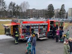 Paloauto myös paikalla