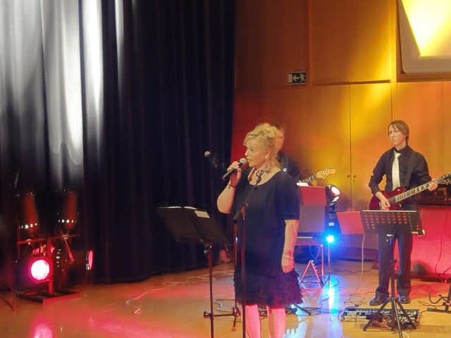 Konsertti Varjakka-salissa Oulunsalossa 15.10.2011