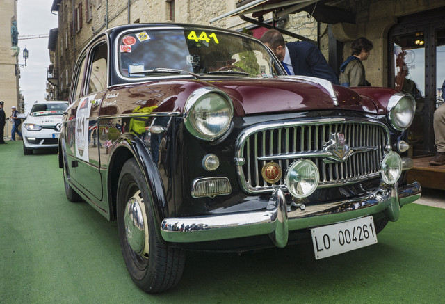 mille_miglia_20140516_san_marino_fiat_1100103tvberlina_1957_luigi_raffaele_dagostino_ornella_stabile