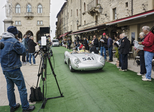 mille_miglia_20140516_san_marino_porsche_550spyderrs_1955_andreas_pohl_nathalie_pohl