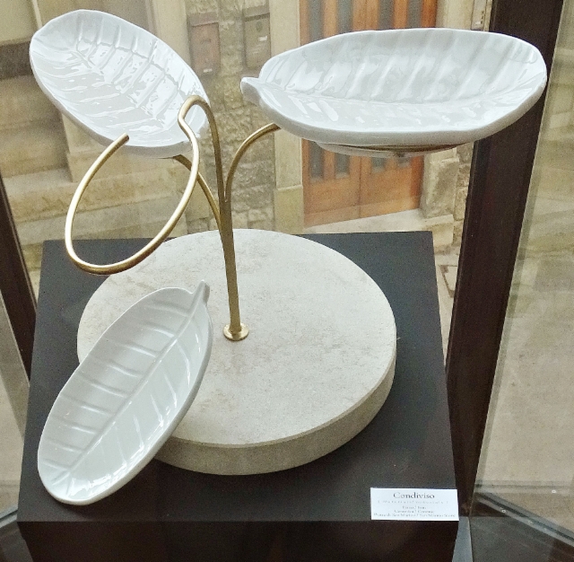 exhibition_hall_of_cassa_di_risparmio_san_marino._modern_ceramics_designed_by_nunzia_ponsillo._condiviso_series_of_dishes._photo_hannu_sinisalo.