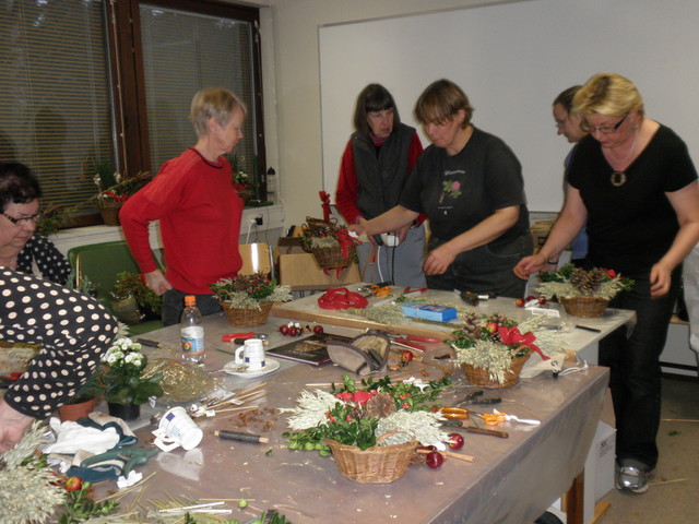 Havutyökurssilaisia Heinolatalolla jouluk 2011