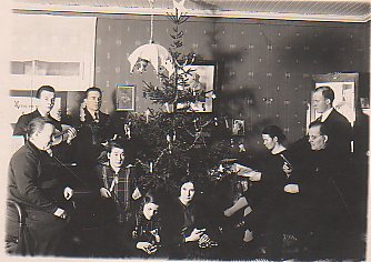 joulunviettoa eemil ja olga helkion perhepiirissa ehka v.1924