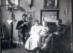 Onni Helkiö Toivo ja Eeva Helon luona Helsingissä n. 1910