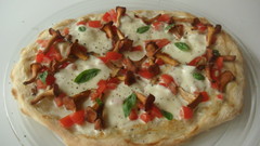 Kantarellitomaattipizza