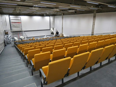 300-paikkainen auditorio