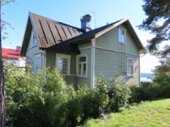 Tässä talossa Lauri Viita syntyi 17.12.1916. Nykyisin talossa asuvat Heikki Salo ja Sirkku Peltola.
