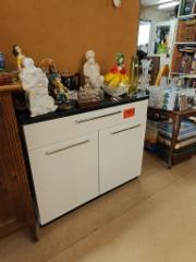 Moderni kaapisto esim eteiseen. 45,-€