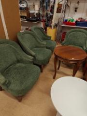 Emma tuoli sarja, pöydällä. 150,-€