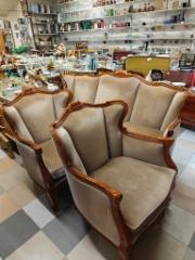 Rokokoo ryhm&auml;, 3 hengen sohva, 2 tuolia sek&auml; olohuoneen p&ouml;yt&auml;, 250,-&euro;