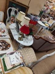 Keskustelu ryhm&auml;, 2 tuolia sek&auml; p&ouml;yt&auml;. 150,-&euro;