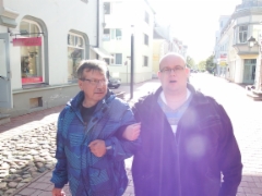 oli poikia raitilla kaks...