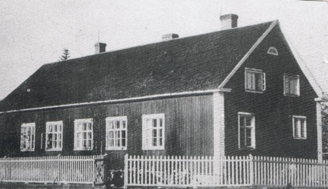 Jokijarven_vanha_koulu_ja_aita
