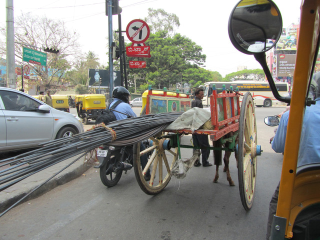 Liikennekulttuuria.  Traffic culture.   Bangalore 6.3.