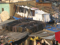 Pesulan housuosastoa.  Laundry's trouser department.  Mumbai 13.1.  Kuva S.P.