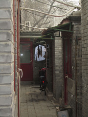 Korttelin sisään II.  Into a block.   Peking 16.3.