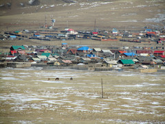Lähestytään Ulaan Baataria, näkymä junan ikkunasta. Approaching Ulaan Baatar, seen through train window.    21.3.