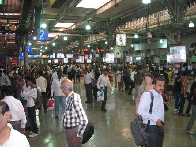 Victoria rautatieasema,.  Victoria station.  Mumbai  13.1.  Kuva S.P.