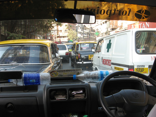 Liikenne. Traffic. Mumbai 13.1.  Kuva S.P.