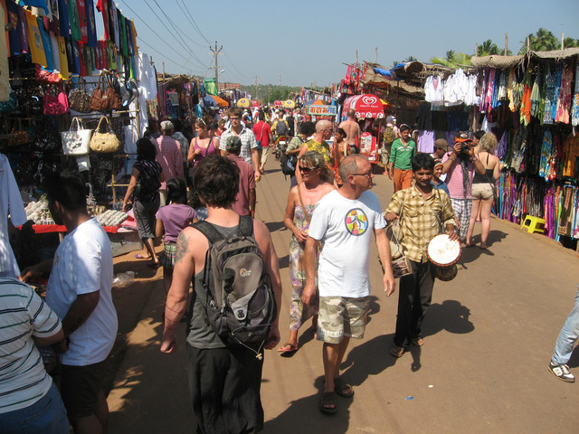 Turistirysä.  Market for tourists. Anjuna, Goa 18.1.  Kuva S.P.