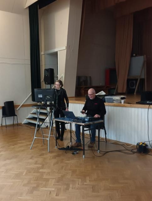 karaokea_ja_tanssia_kittilan_tyovaentalolla___kopio