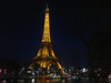 Vuonna 1889 valmistunut Seine-joen rannalla sijaitseva Eiffel-torni on Pariisin sýmboli - torni kohoaa 324 metrin korkeuteen 